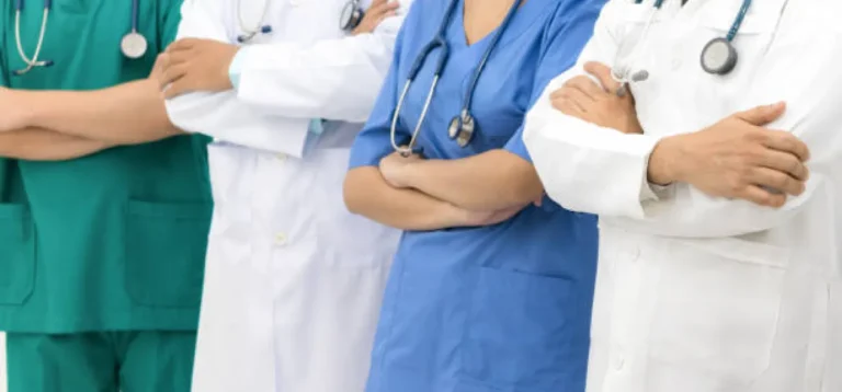 healthcare_facilities_doctor_coats_scrubs_patient_gowns_1x